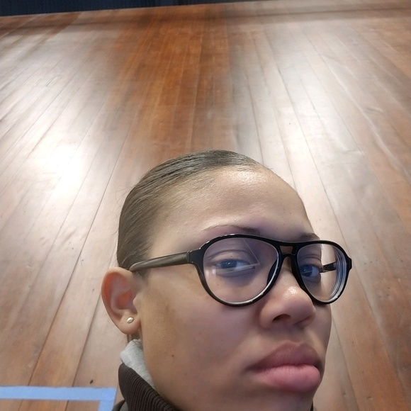 Meet your Posher, Corinthia - Picture 1 of 1